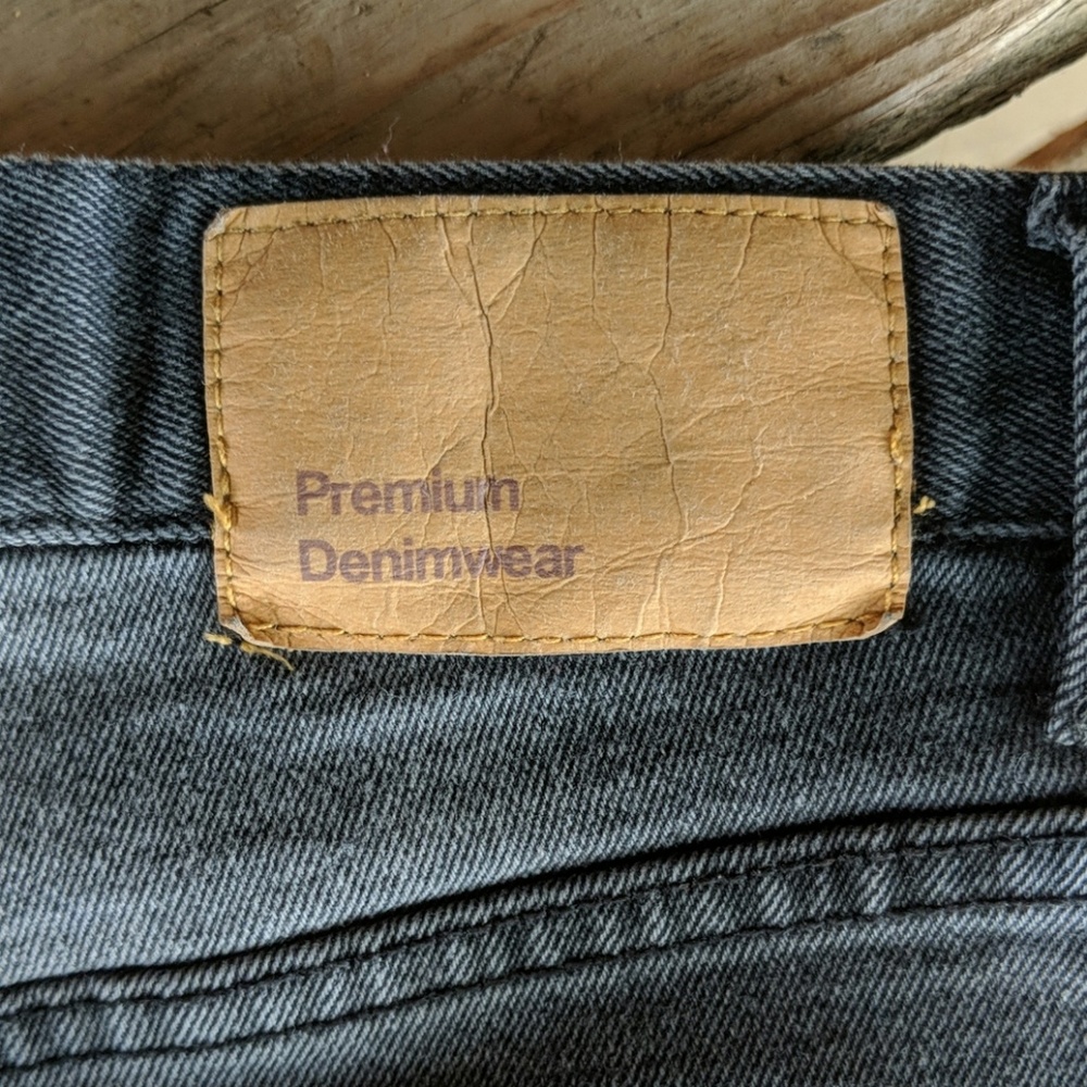 Shorts - Picture 3 of 4